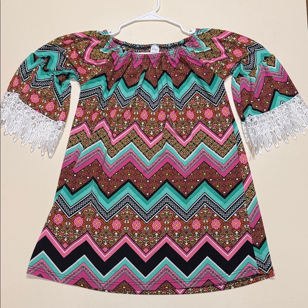 WinWin Colorful Chevron Lace Sleeve Top